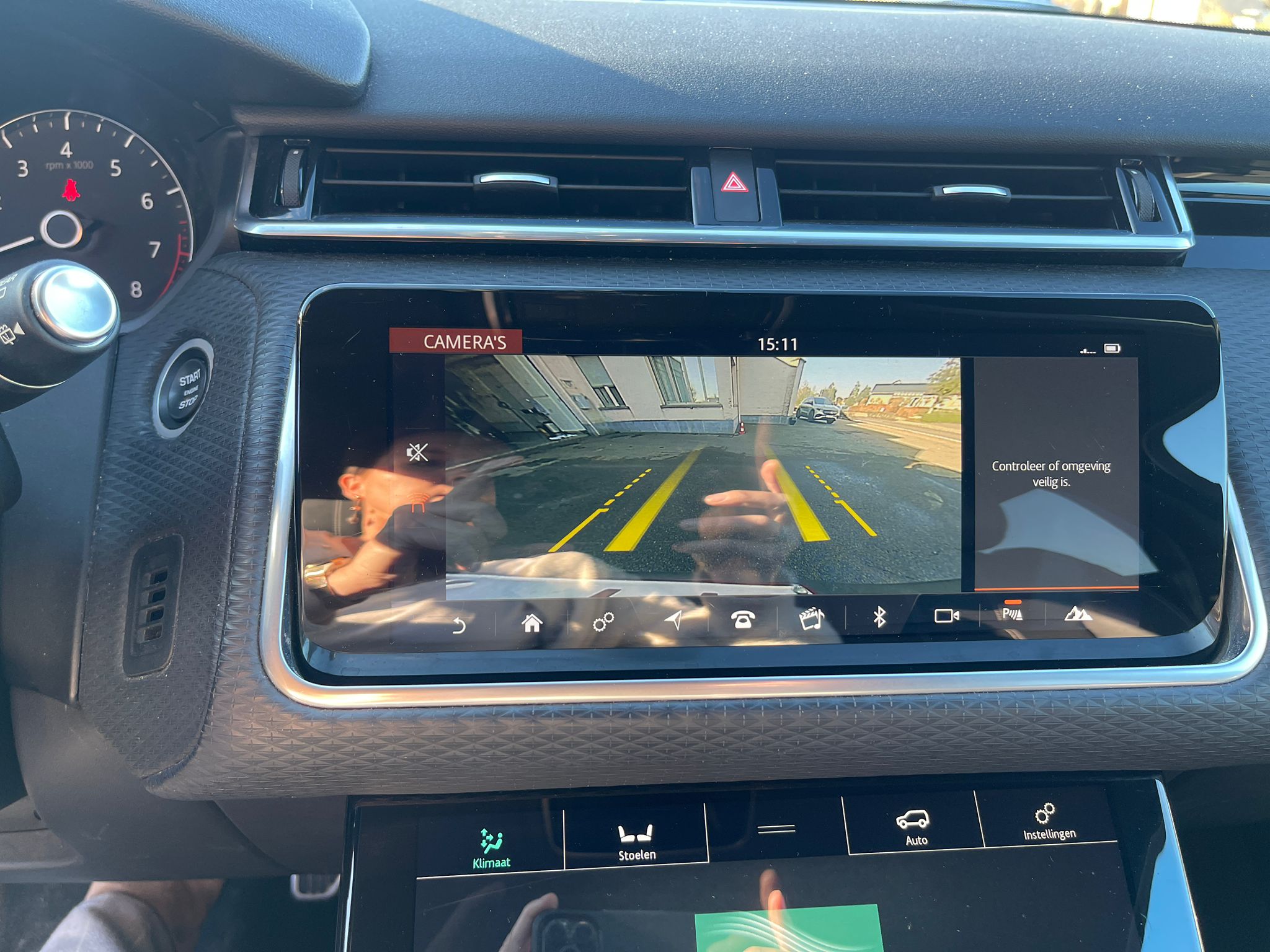 2019 Land Rover Range Rover Velar 2.0L P250 R-Dynamic HSE S - Image 14