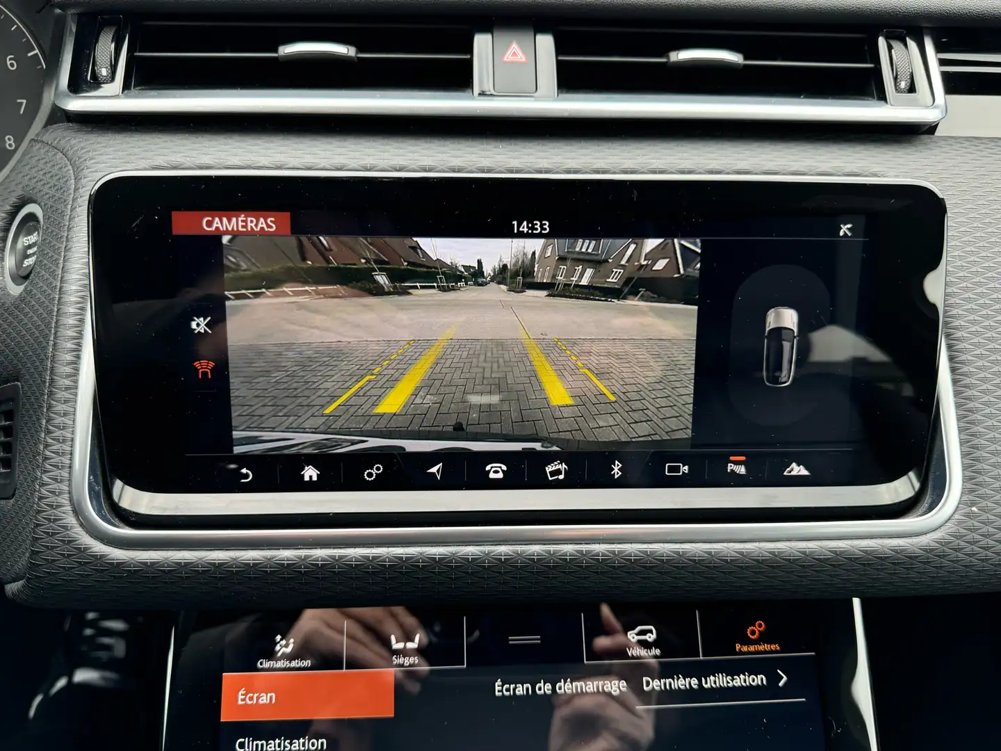 2019 Land Rover Range Rover Velar 2.0L P250 R-Dynamic HSE S - Image 8