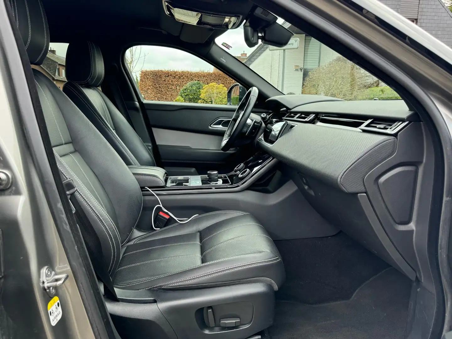 2019 Land Rover Range Rover Velar 2.0L P250 R-Dynamic HSE S - Image 11