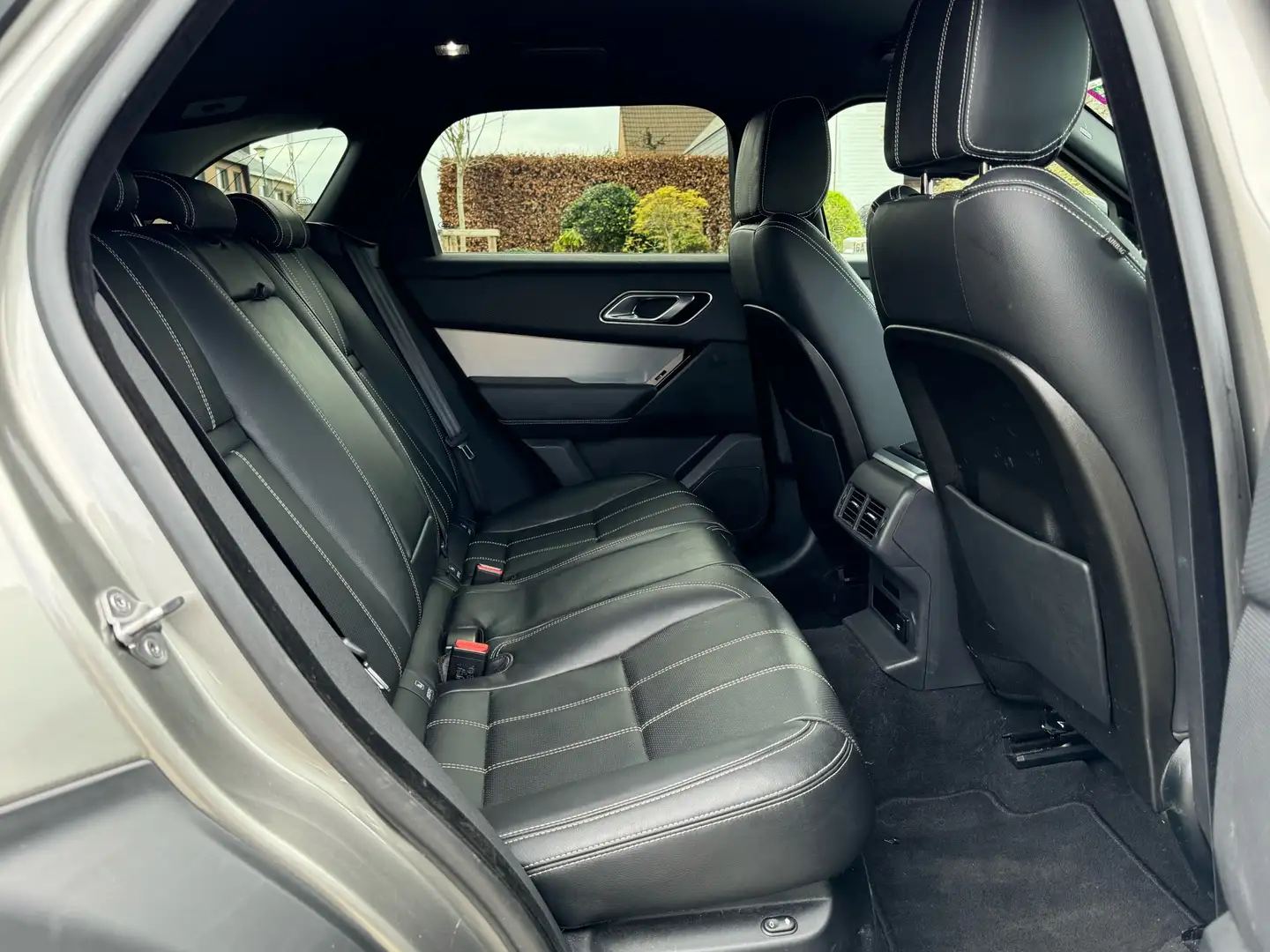 2019 Land Rover Range Rover Velar 2.0L P250 R-Dynamic HSE S - Image 13