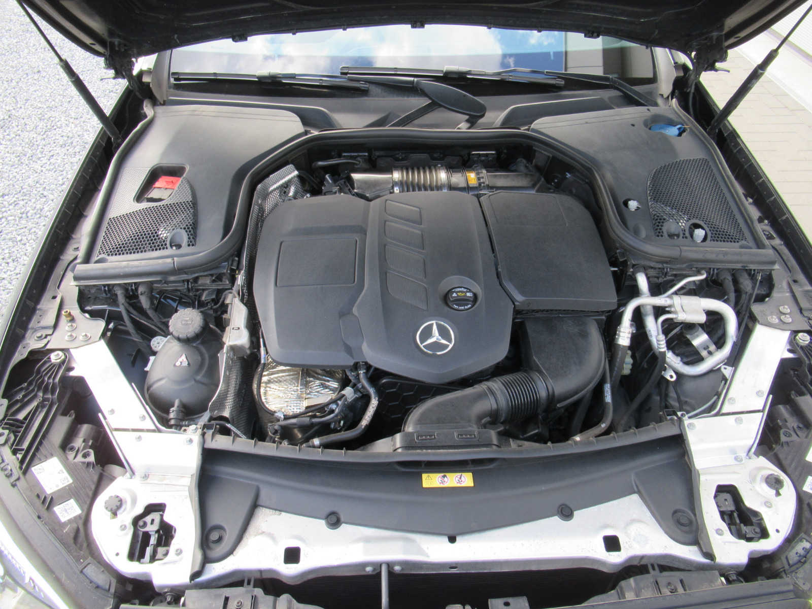 2022 Mercedes-Benz E 220d Coupe AMG Pano Distronic - Image 18